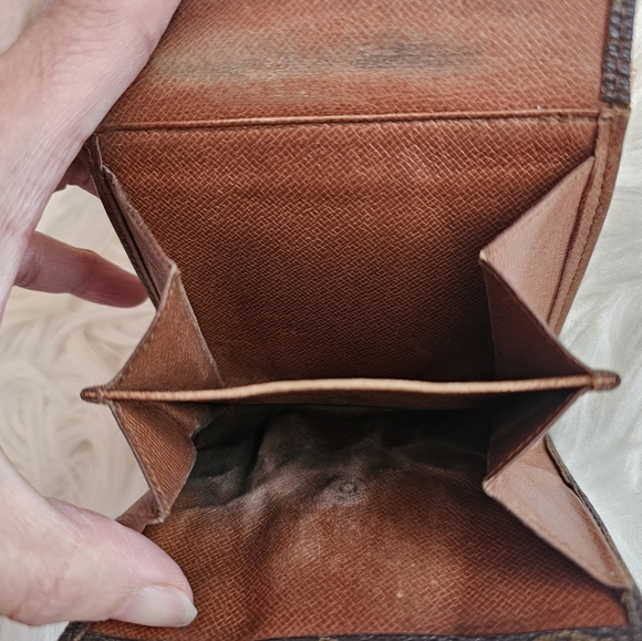 Louis Vuitton Vintage Compact Wallet. - Picture 14 of 16